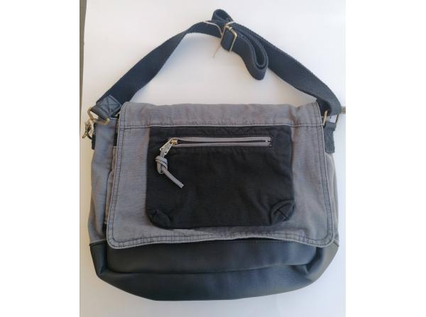 8193 ROWSAN COMPUTER BAG OMUZ ÇANTA SİYAH FÜME 8193 ROWSAN COMPUTER BAG OMUZ ÇANTA SİYAH FÜME